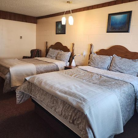 Cedar Villa Motel Foremost Bagian luar foto