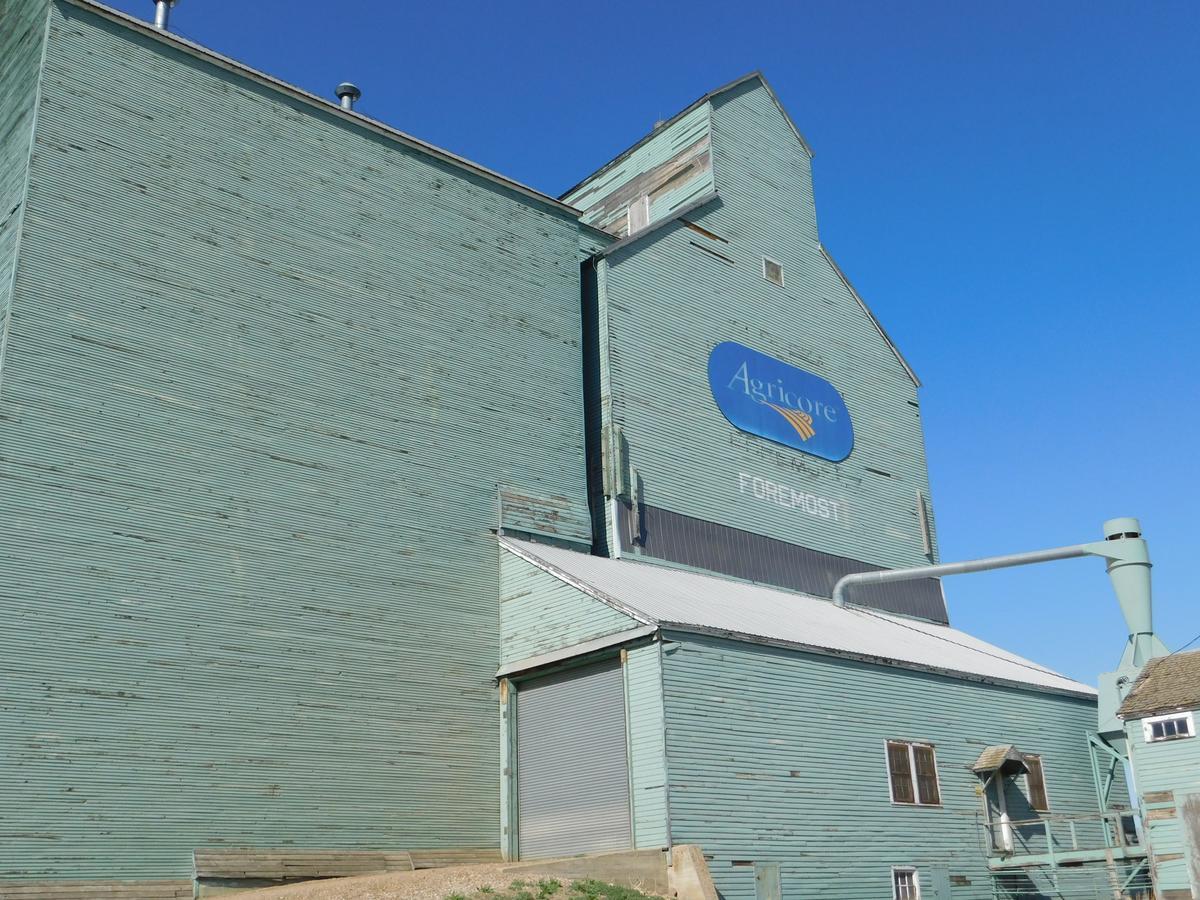 Cedar Villa Motel Foremost Bagian luar foto